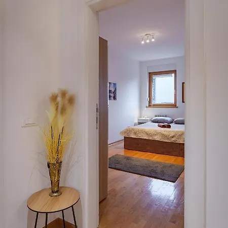 Yellow Lux Apartman *