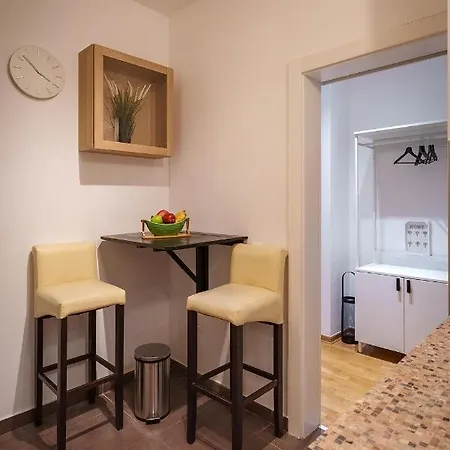 Yellow Lux Apartman *