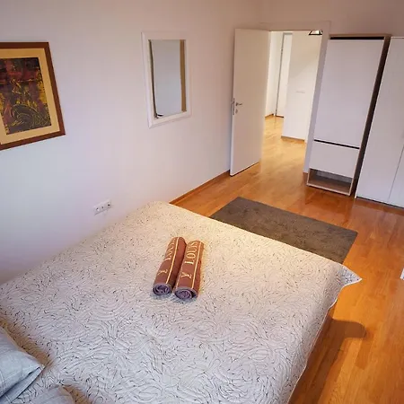 Apartment Yellow Lux