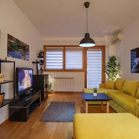 Yellow Lux Apartman